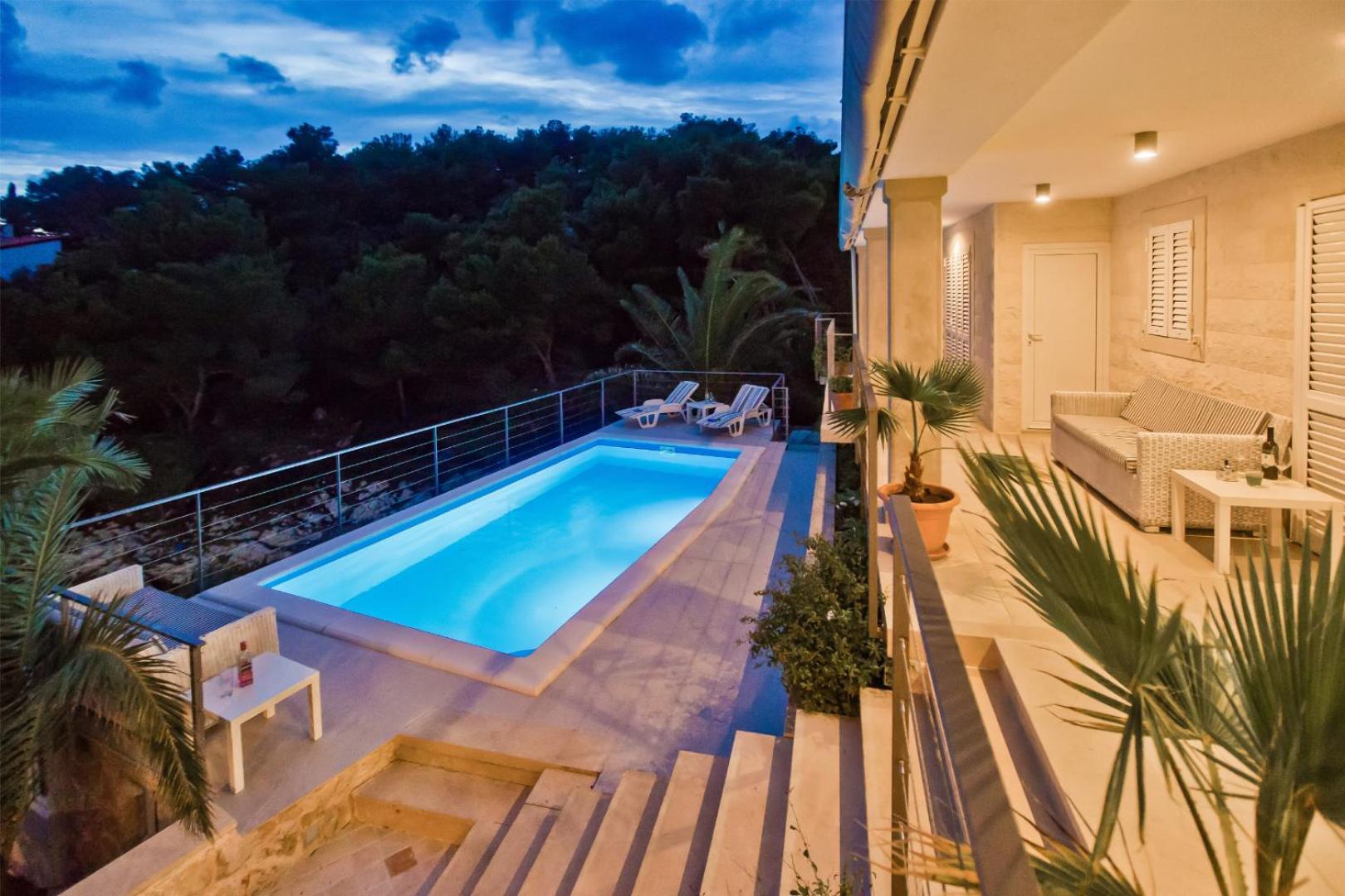 Oceanus * Hvar Town