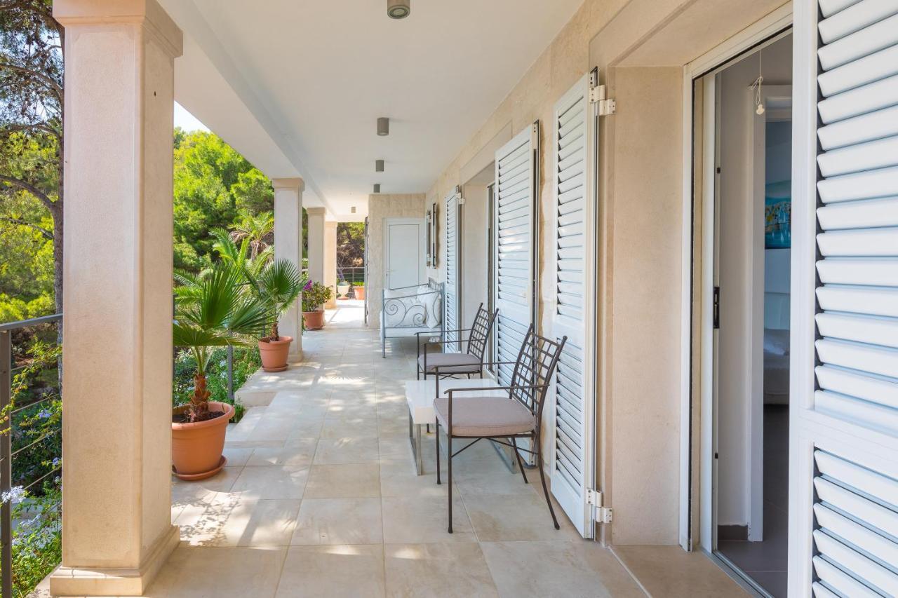 Oceanus Vila Hvar Town